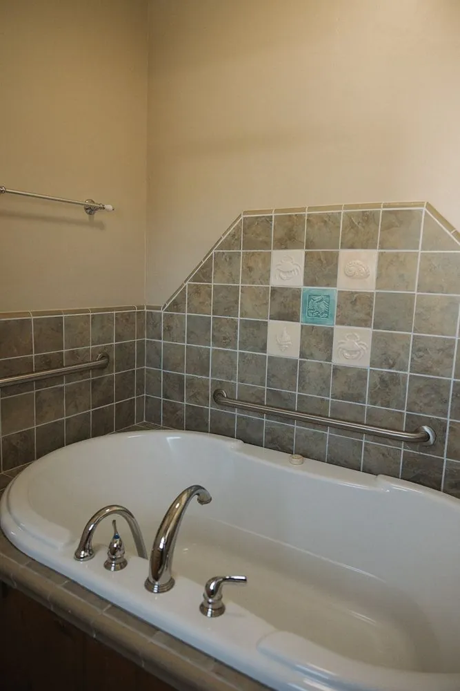 Soaking tub