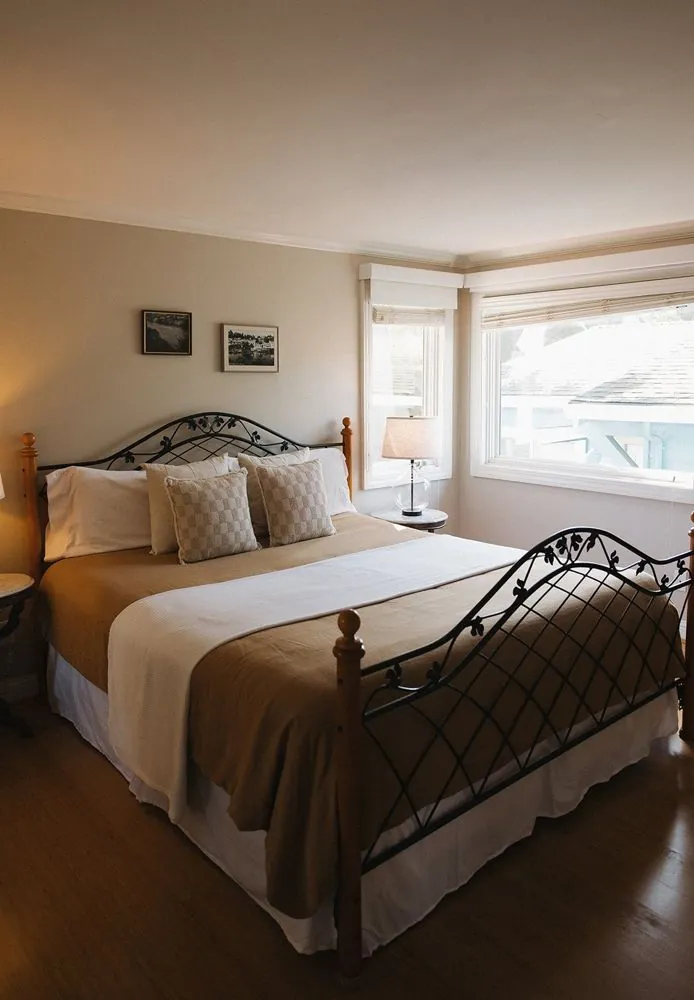 King bedroom with window